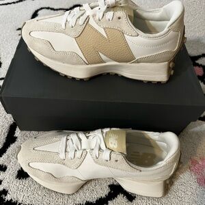 New Balance Women's 327